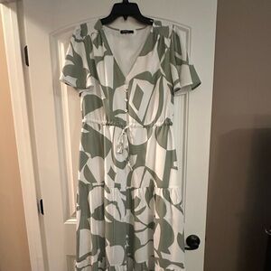 Elegant Green and White Patterned Dress